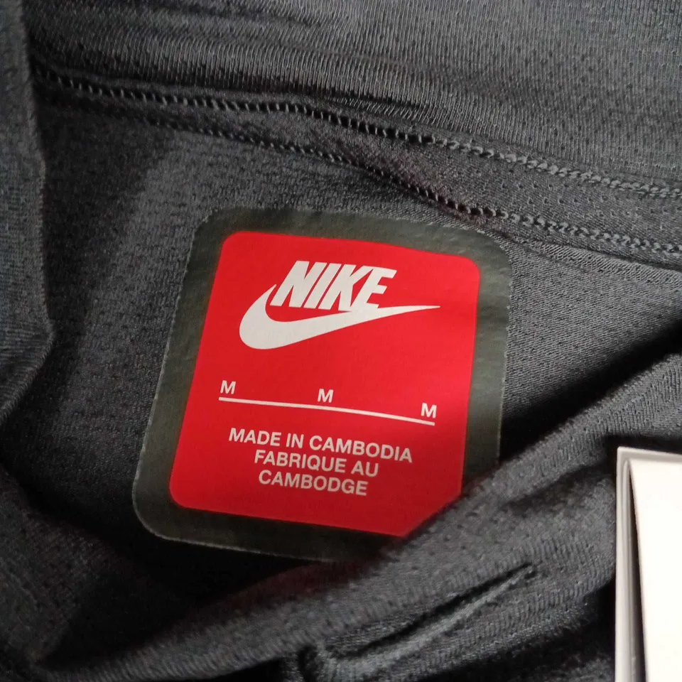 NIKE MEN'S TOP – NAVY/CHARCOAL SIZE M 