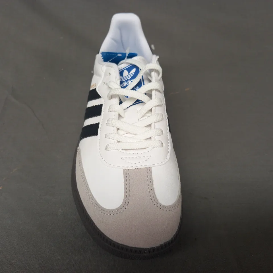 BOXED PAIR OF ADIDAS SAMBA SHOES IN WHITE/BLACK UK SIZE 6.5
