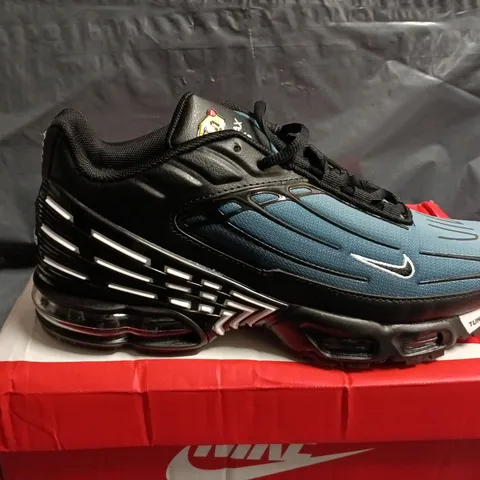 BOXED PAIR OF Nike Air Max Plus Sneakers – UK SIZE 7