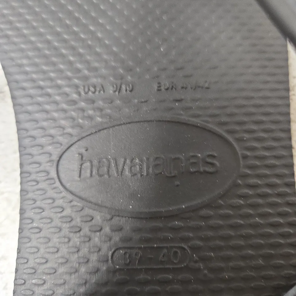 HAVAIANAS BLACK MEN’S FLIP FLOPS – (EU 39–40)