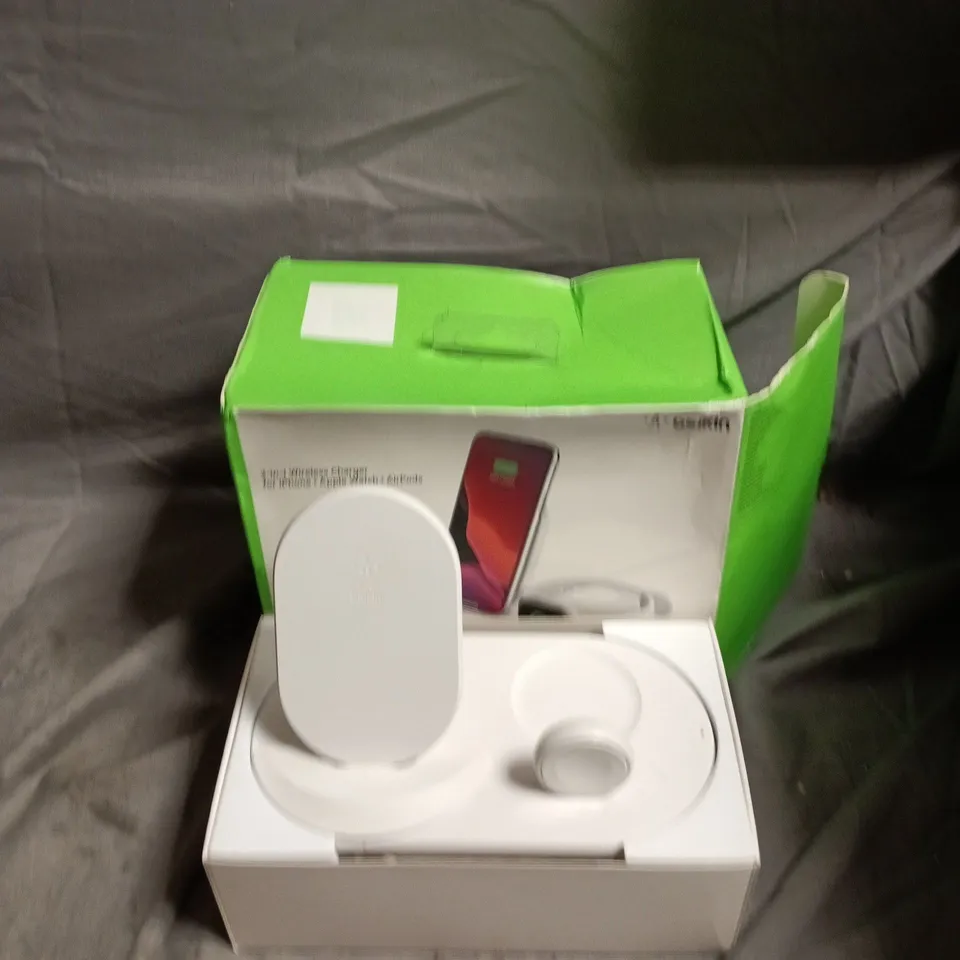 BELKIN 3-IN-1 WIRELESS CHARGER FOR IPHONE, APPLE WATCH & AIRPODS – BOXED