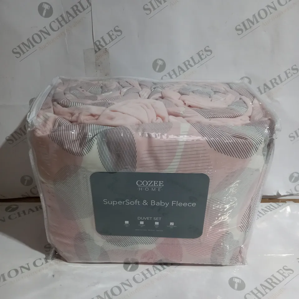 HONEYCOMB FLEECE BEDDING SET - PINK, KING. 