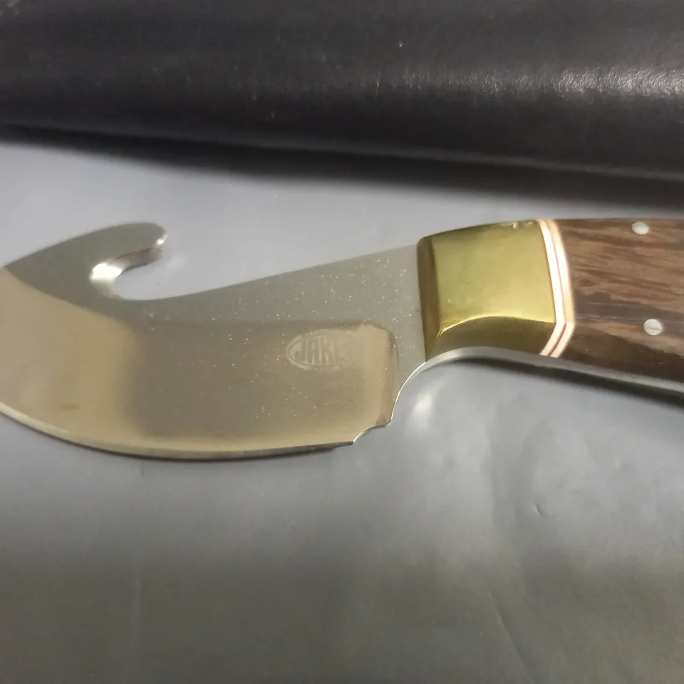 JAKES 3" CURVED KNIFE IN SHEATH