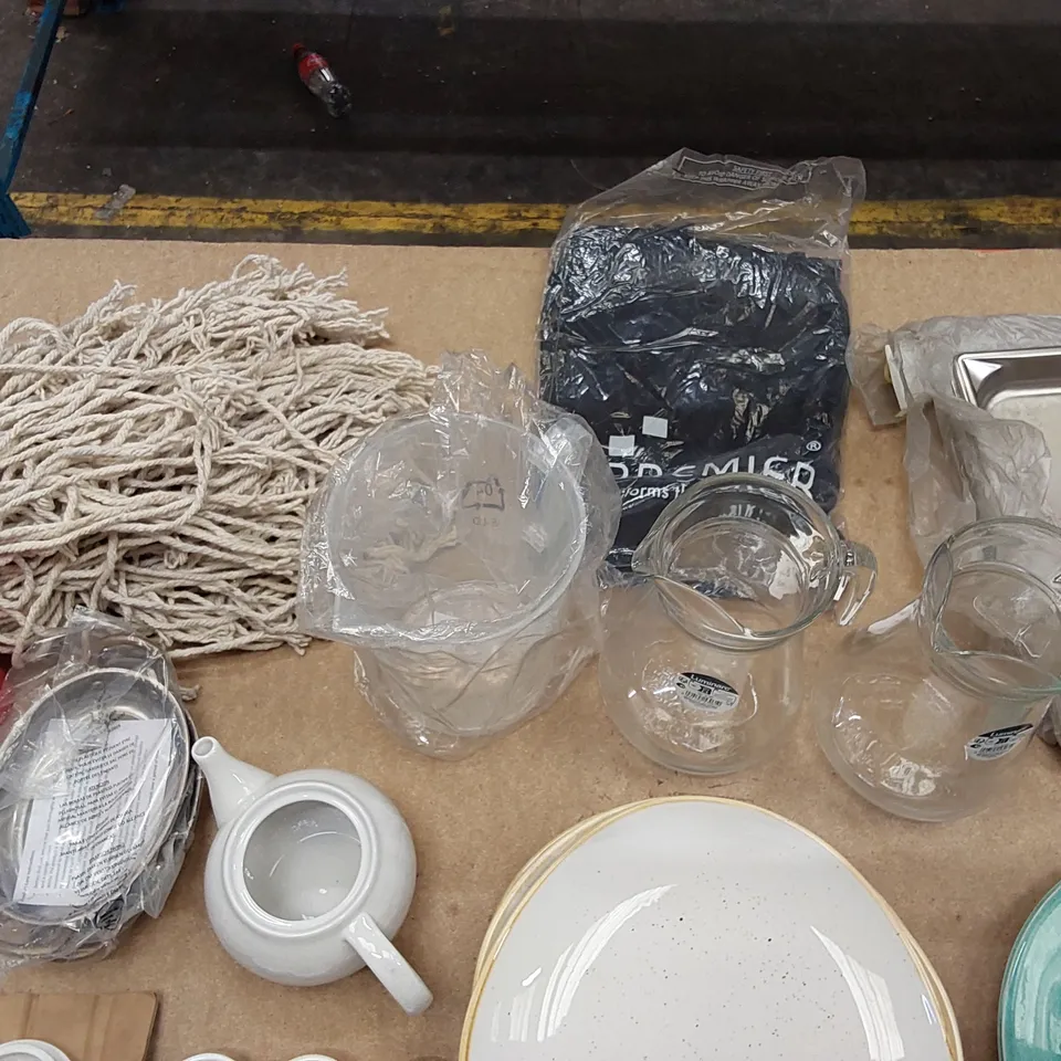 BOX OF ASSORTED DINNERWARE AND CATERING SUPPLIES INCLUDING; CHURCHILL STONECAST PLATES, STEELITE PLATES, LUMINARC JUGS, BAKING TRAYS, GENWARE SERVING DISHES ECT. (1 BOX)