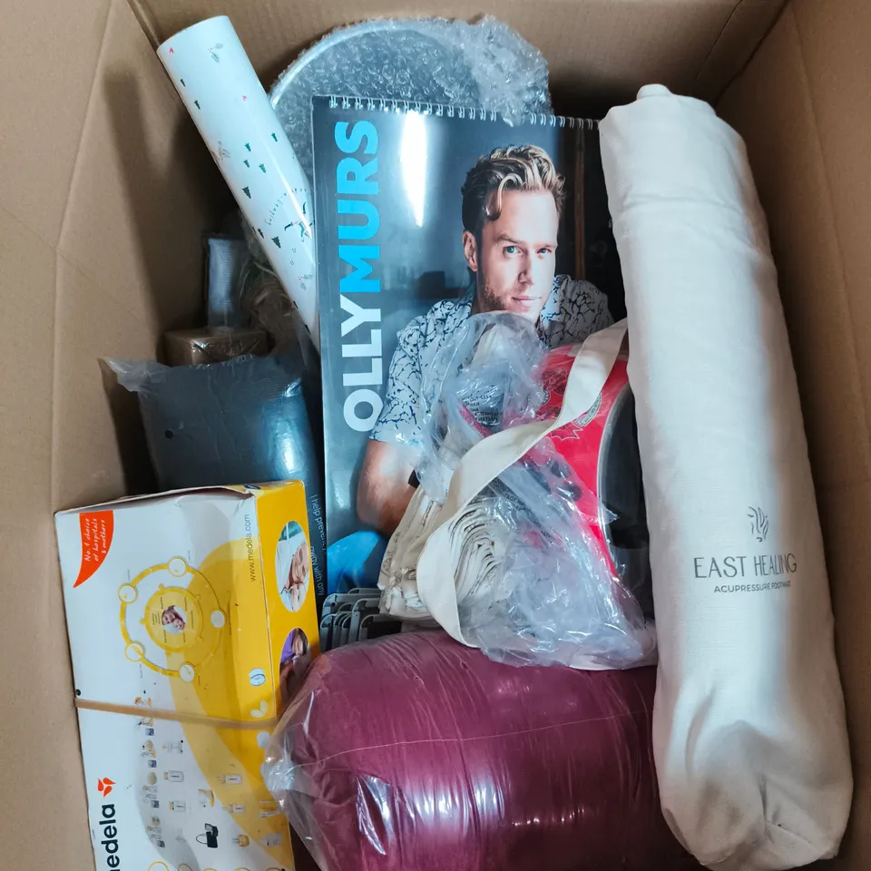LOT OF ASSORTED HOUSEHOLD GOODS TO INCLUDE WRAPPING PAPER, CALENDAR AND THROWS 