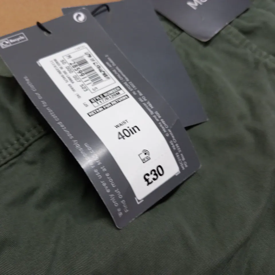 M&S GREEN SHORTS - W40"