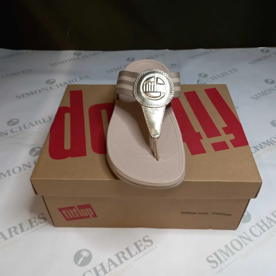 WALKSTAROE POST SANDALS SIZE 3