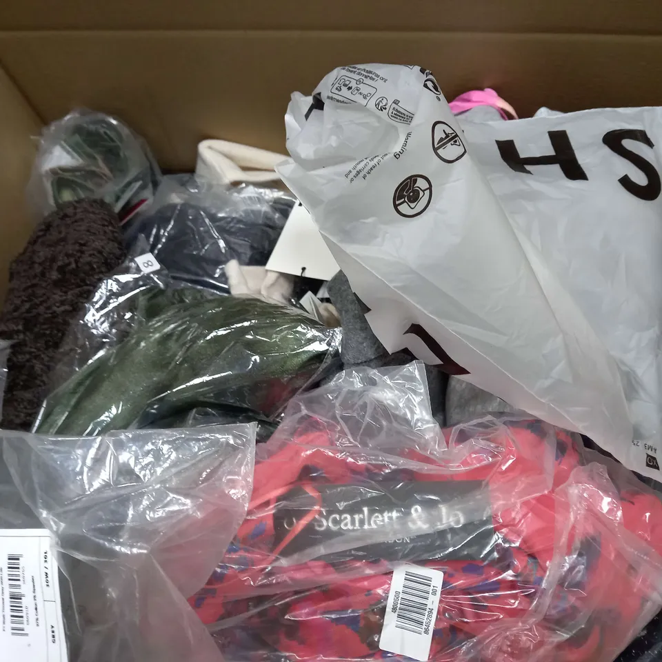 BOX OF APPROXIMATELY 25 ASSORTED CLOTHING ITEMS TO INCUDE - HIGH VIS , T-SHIRT , TROUSERS ETC