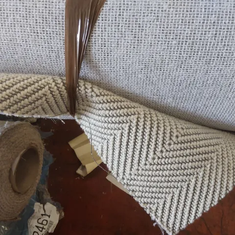 ROLL OF QUALITY CARPET - APPROXIMATELY 4 x 2m