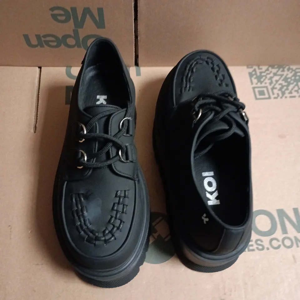 KOI BLACK LEATHER PLATFORM SHOES - 6