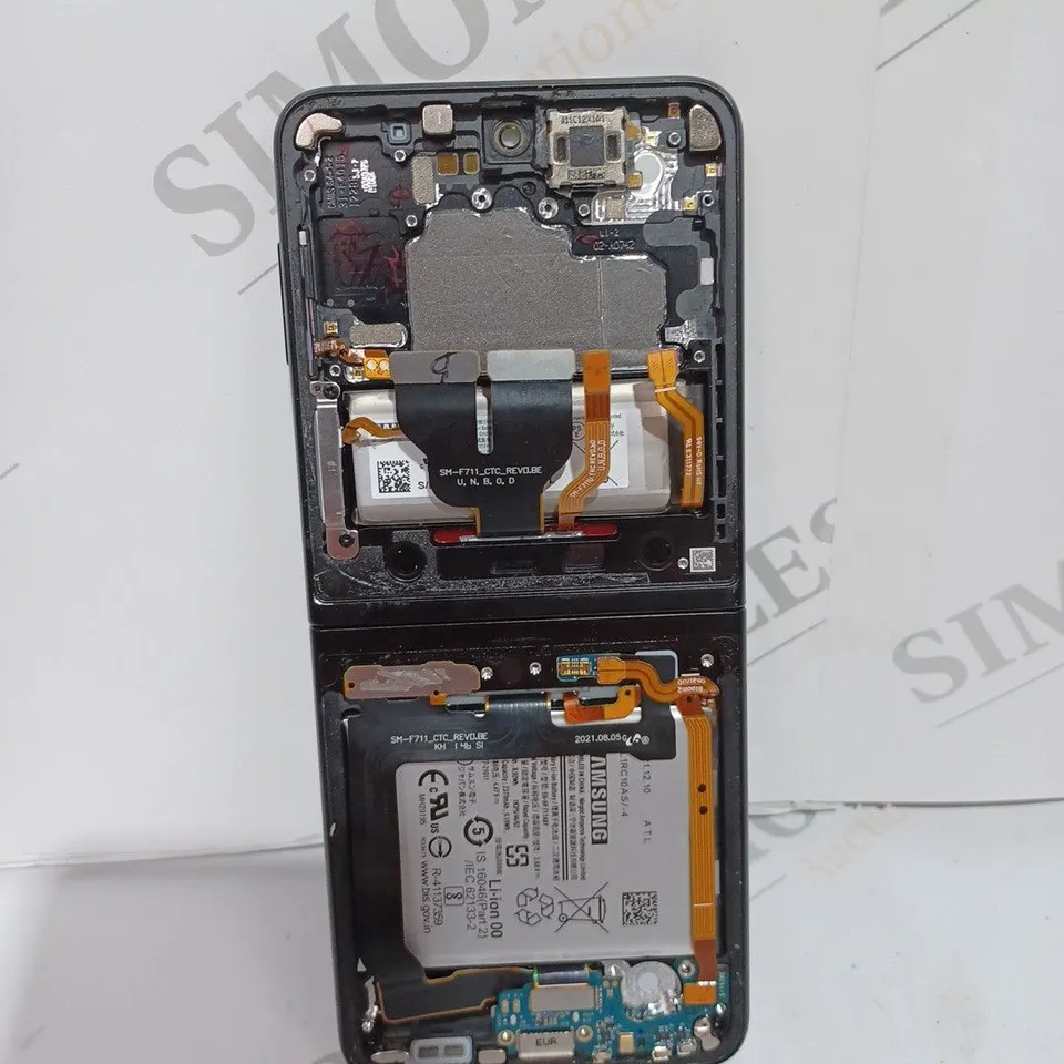 SAMSUNG GALAXY ZFLIP FOLDING PHONE [MODEL UNKNOWN]
