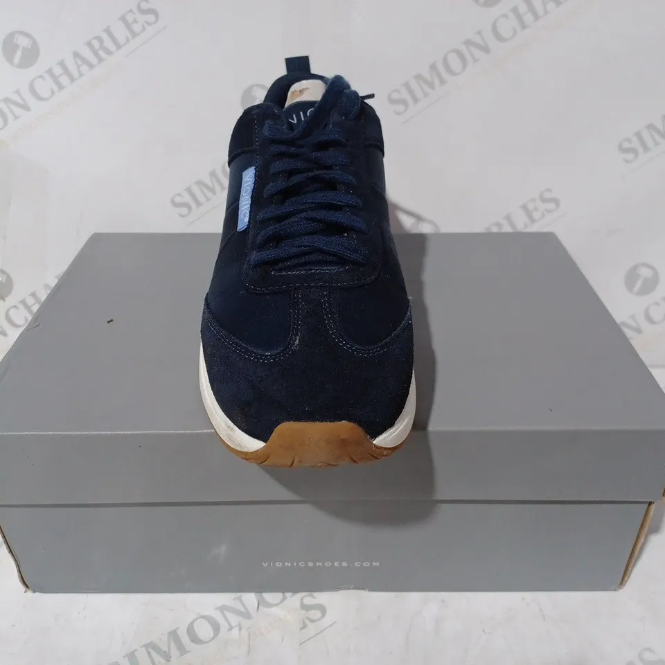 BOXED VIONIC TRAINERS IN NAVY SIZE 6.5