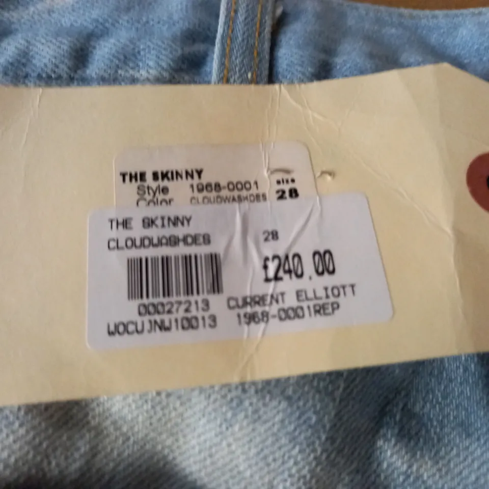 BRAND NEW CURRENT / ELLIOT CLOUD WASH DISTRESSED JEANS - 28