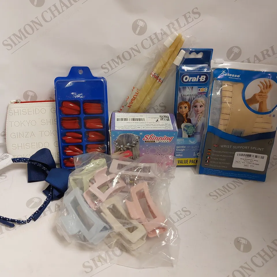 BOX OF APPROX 20 COSMETIC ITEMS TO INCLUDE ASSORTED HAIR CLIPS, WRIST SUPPORT SPLINT, SHINNING DIAMOND BLING BLING