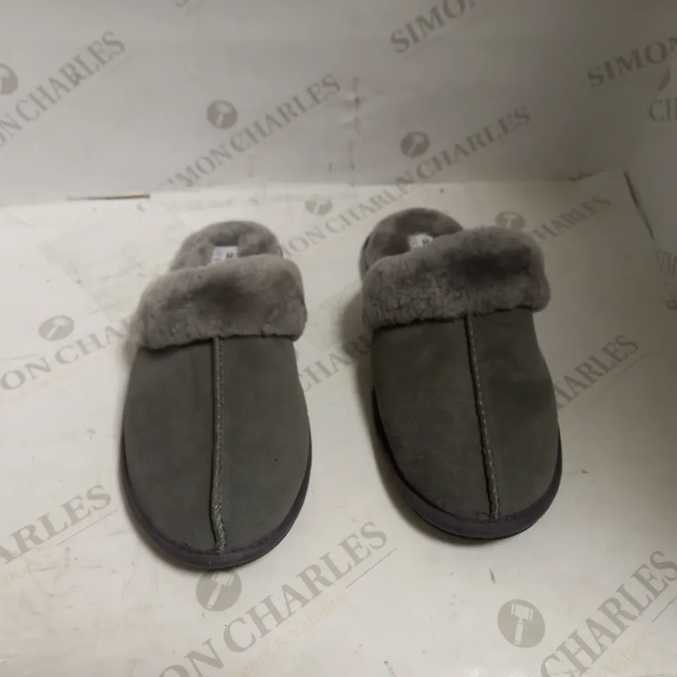 ASOS DESIGN SIZE 8 GREY FLUFFY SLIPPERS 