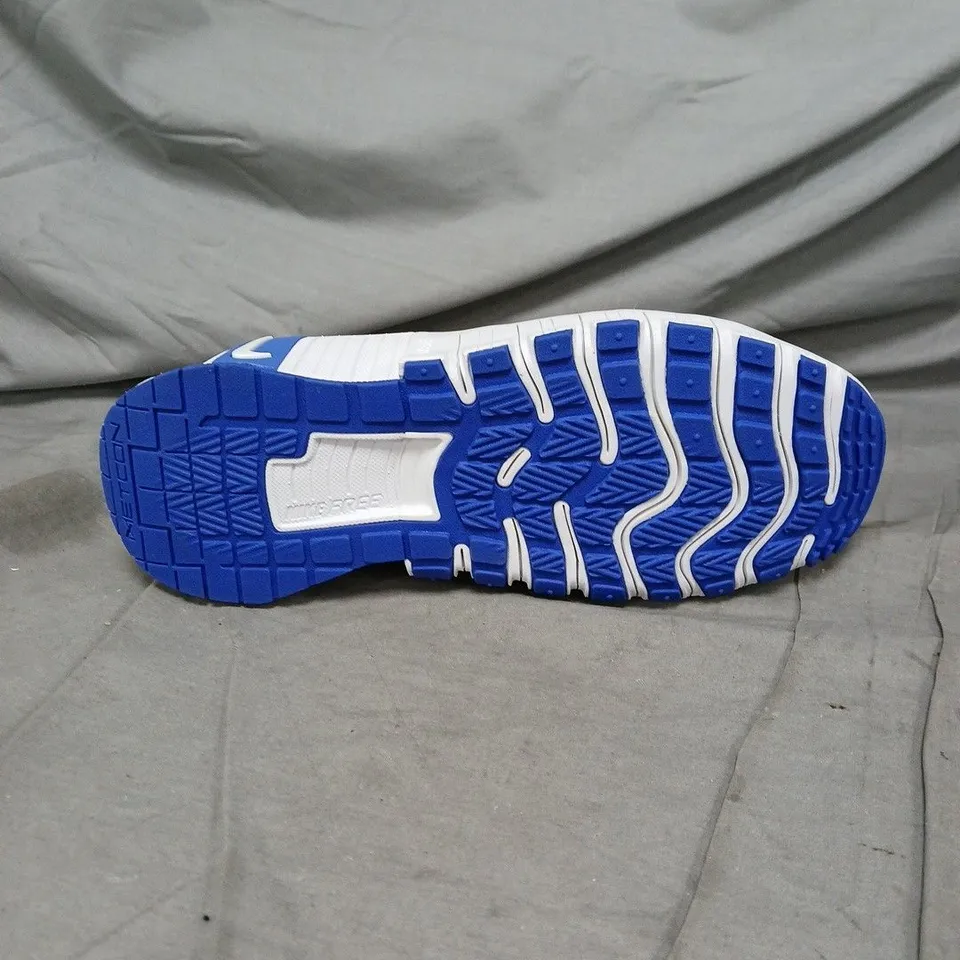 UNBOXED PAIR OF NIKE FREE WHITE AND BLUE TRAINERS - SIZE 7