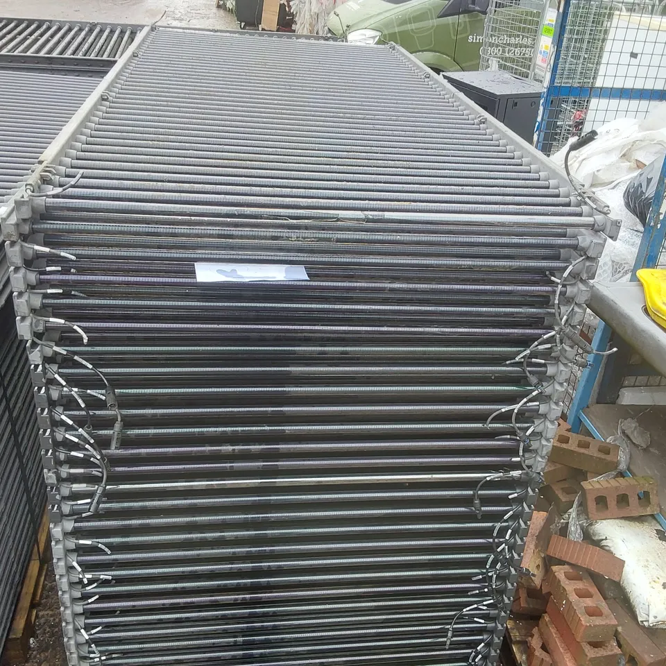 PALLET CONTAINING A VERY LARGE QUANTITY OF SOLAR PANELS