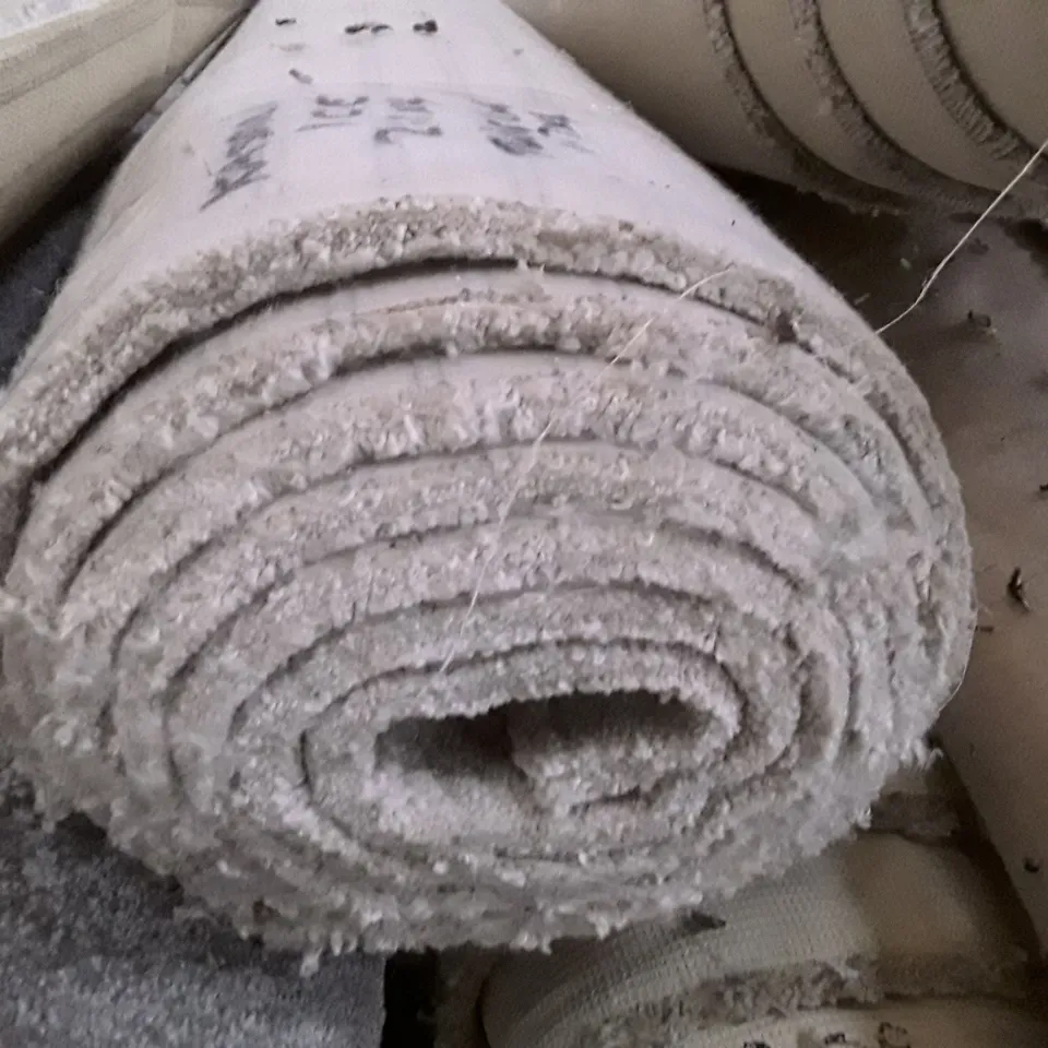 ROLL OF QUALITY CREAM CARPET