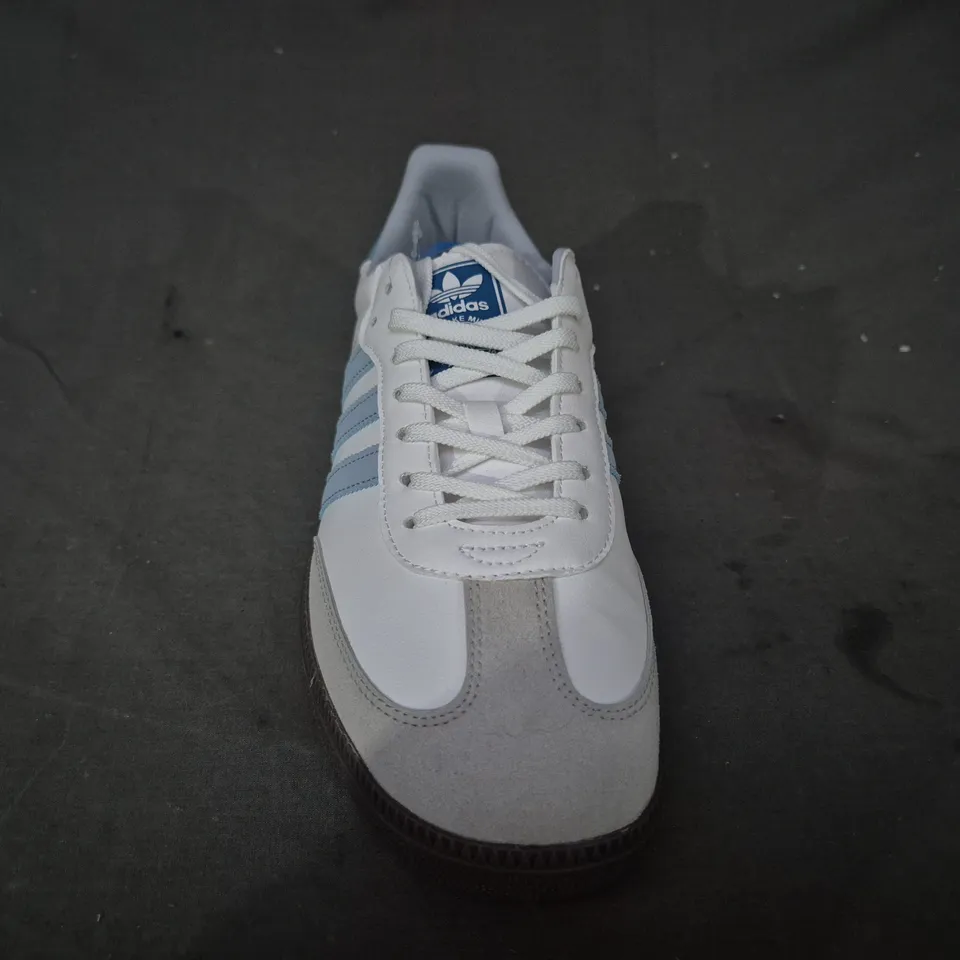 BOXED PAIR OF ADIDAS SAMBA SHOES IN WHITE/LIGHT BLUE UK SIZE 10.5