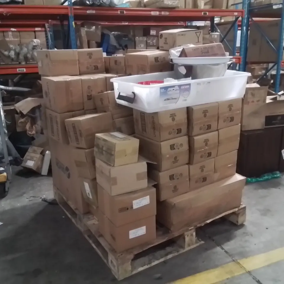 PALLET OF CATERING SUPPLIES TO INCLUDE;GLASSES,PLATES,WOODEN FORKS,CUTLERY ETC