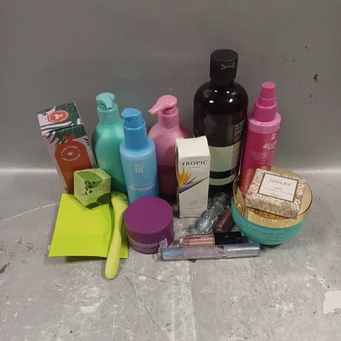 APPROXIMATELY 20 ASSORTED COSMETIC ITEMS TO INCLUDE - TROPIC SKIN FEAST MOISTURISER - ESTRID RAZER - GIVE ME BODY BUTTER - ETC