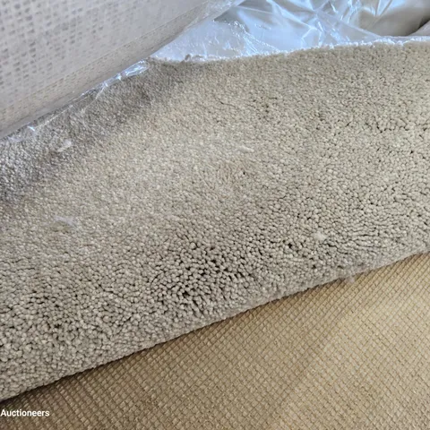 ROLL OF QUALITY TUDOR TWIST REGAL GRANOLA CARPET APPROXIMATELY 4M × 2.85M