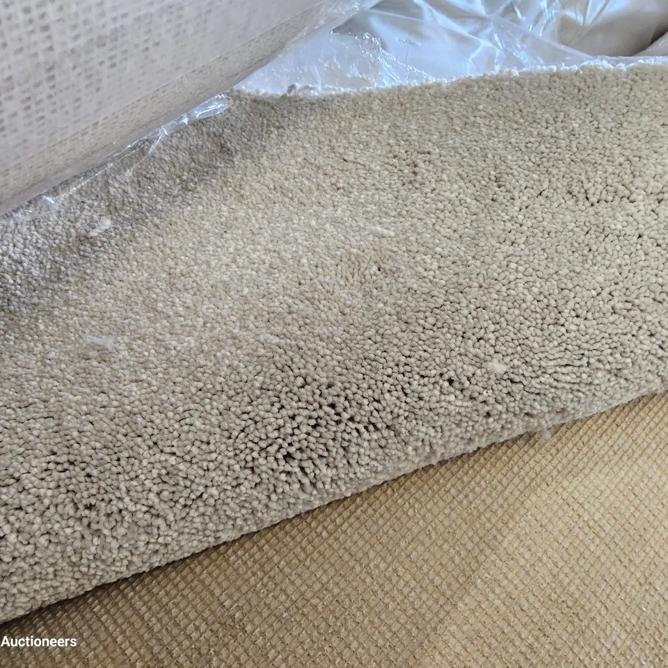 ROLL OF QUALITY TUDOR TWIST REGAL GRANOLA CARPET APPROXIMATELY 4M × 2.85M