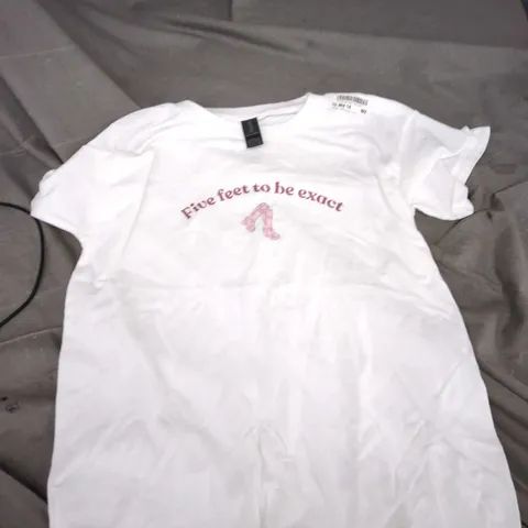 GILDAN WHITE T-SHIRT WITH 'FIVE FEET TO BE EXACT' GRAPHIC – YOUTH SIZE