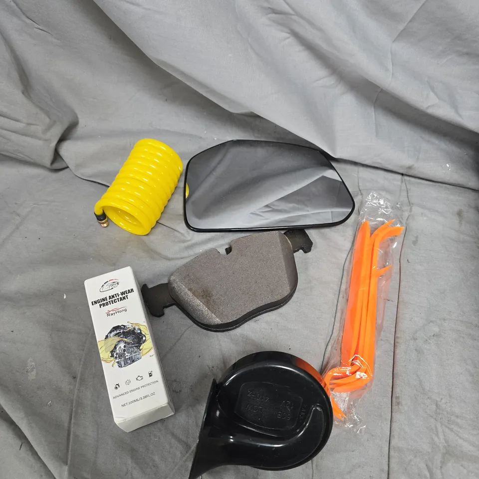 APPROXIMATELY 15 ASSORTED VEHICLE PARTS/ACCESSORIES TO INCLUDE REPLACEMENT MIRROR, BRAKE PAD, AIR LINE COIL HOSE ETC