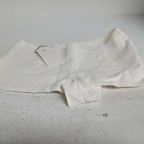 ZARA CREAM SHORTS β SIZE L