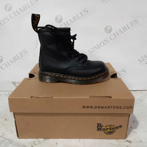 BOXED PAIR OF DR MARTENS CHILDREN'S BOOTS IN BLACK UK SIZE 6