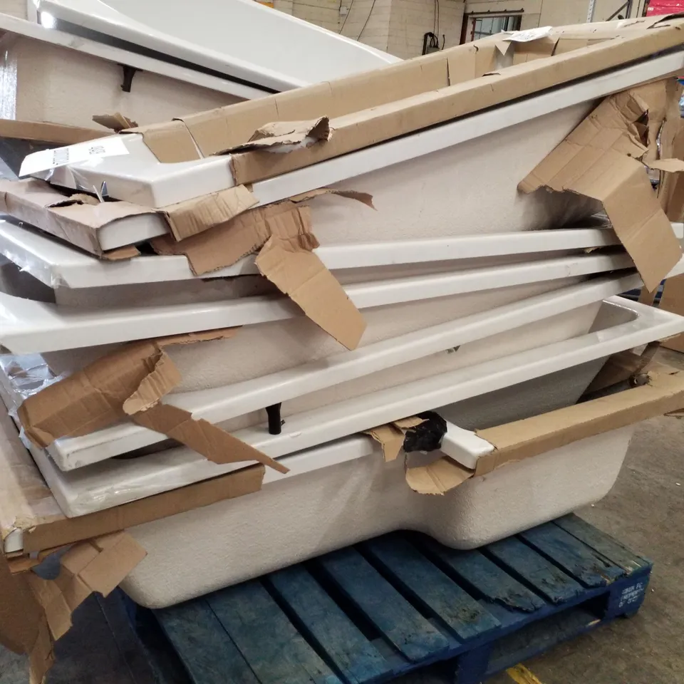 PALLET CONTAINING 7 ASSORTED BATHTUBS