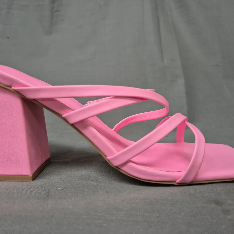 BOXED PAIR OF PRETTY LITTLE THING WIDE FIT OPEN TOE BLOCK HEEL SANDALS IN PINK UK SIZE 6