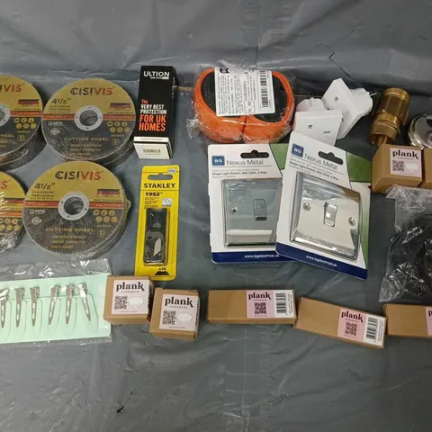 APPROXIMATELY 10 ASSORTED HOUSEHOLD ITEMS TO INCLUDE - LIGHT SWITCHES, CISIVIS CUTTING WHEELS, AND PLNAK HARDWARE ETC. 