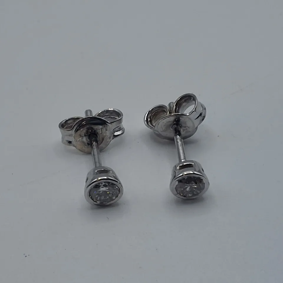 18CT WHITE GOLD RUB OVER STUD EARRINGS SET WITH NATURAL DIAMONDS