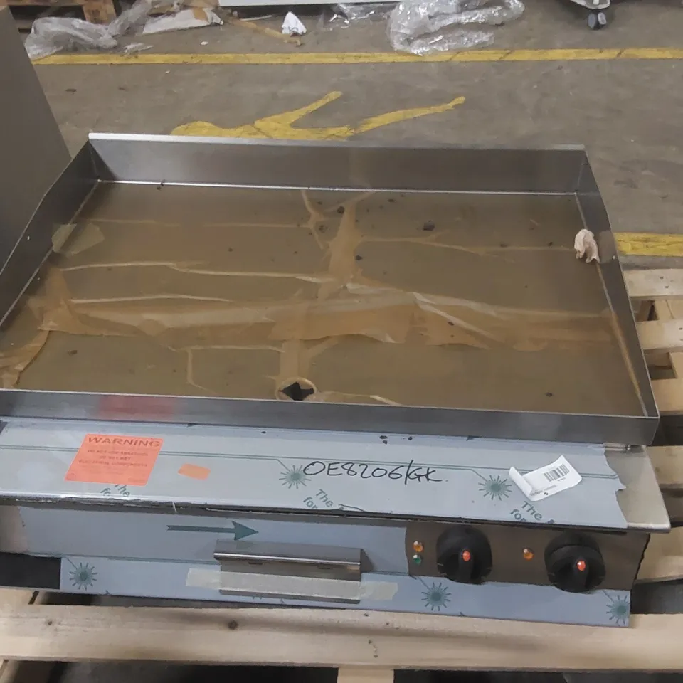 LINCAT OPUS 800 OE8206 ELECTRIC COUNTERTOP MACHINED STEEL FLAT PLATE GRIDDLE