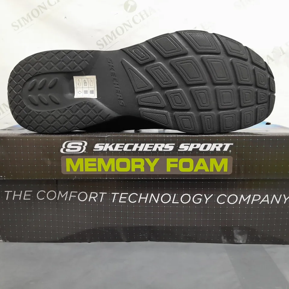 BOXED PAIR OF SKECHERS MEMORY FOAM TRAINERS IN BLACK UK SIZE 10.5