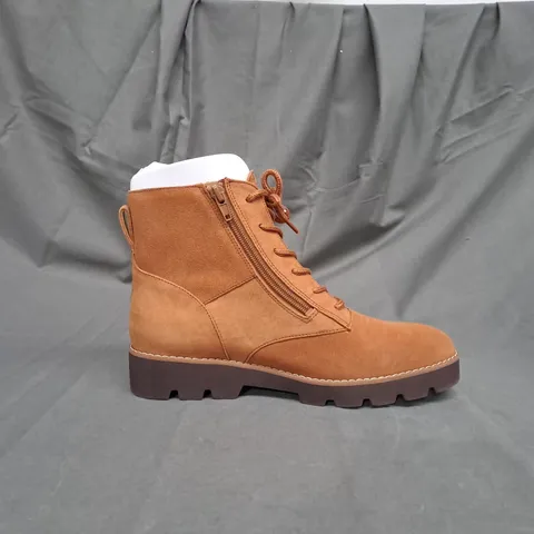 PAIR OF VIONIC LARSON LACE UP BOOTS IN TOFFEE SIZE 5