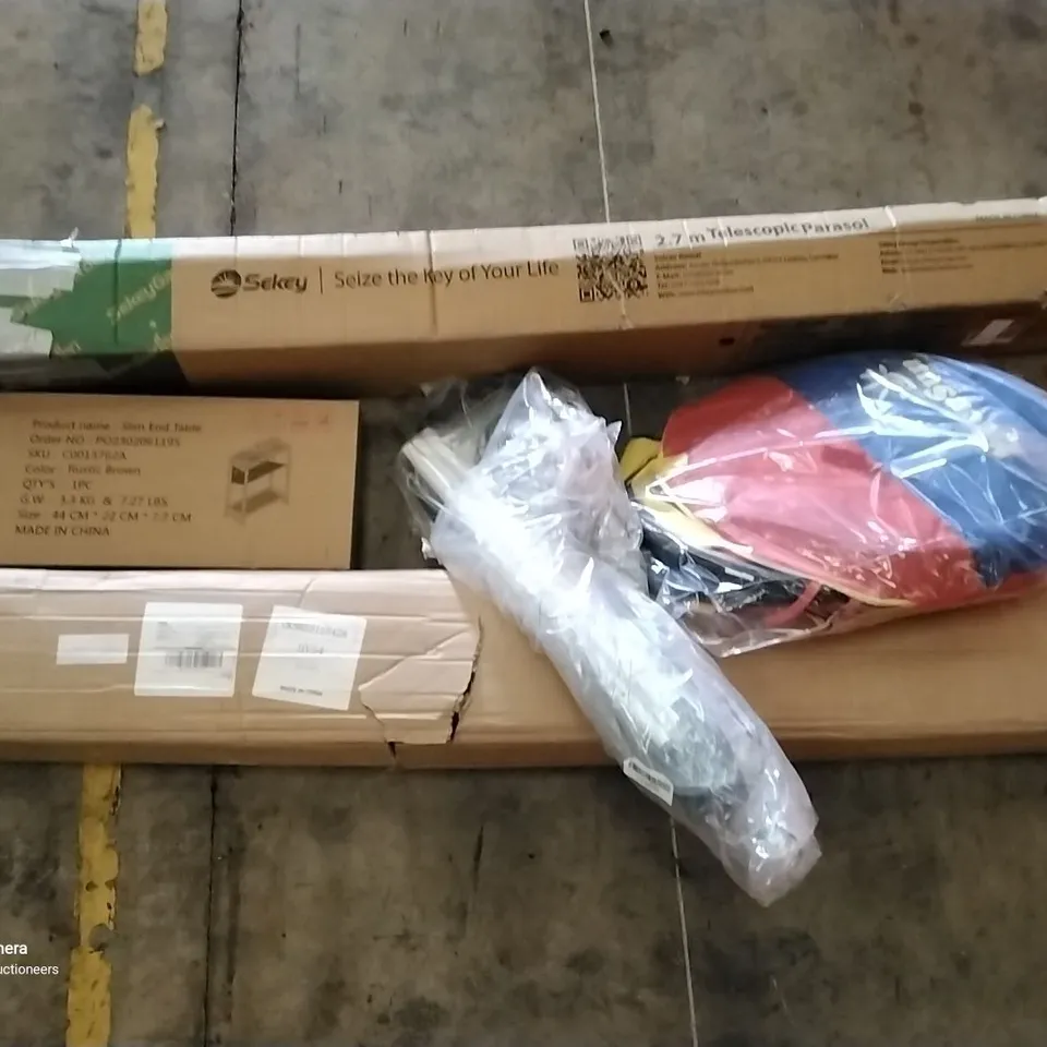 PALLET OF ASSORTED ITEMS INCLUDING 2.7M TELESCOPIC PARASOL,  BADMINTON SET, SLIM END TABLE, POPUP PLAY SET, BEIGE PARASOL 