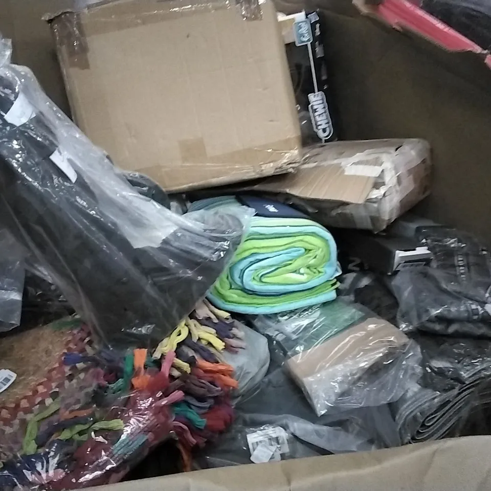 PALLET OF ASSORTED ITEMS INCLUDING ACEVIVI, ESSAY MAGNETIC DART BOARD, BLACK MEDICAL BOOT, ADRIAN LAUNDRY BASKET, MIBQO DOORMAT, CHEWIE MASK