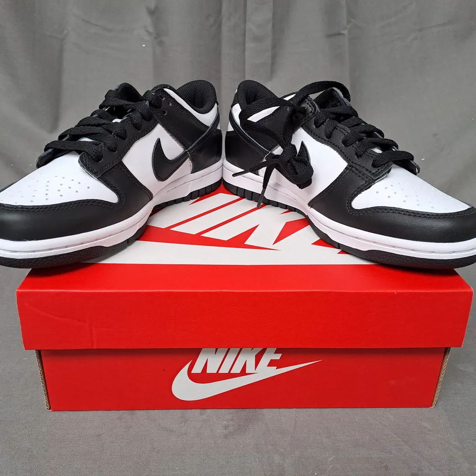 BOXED PAIR OF NIKE DUNK LOW SHOES IN BLACK/WHITE UK SIZE 4