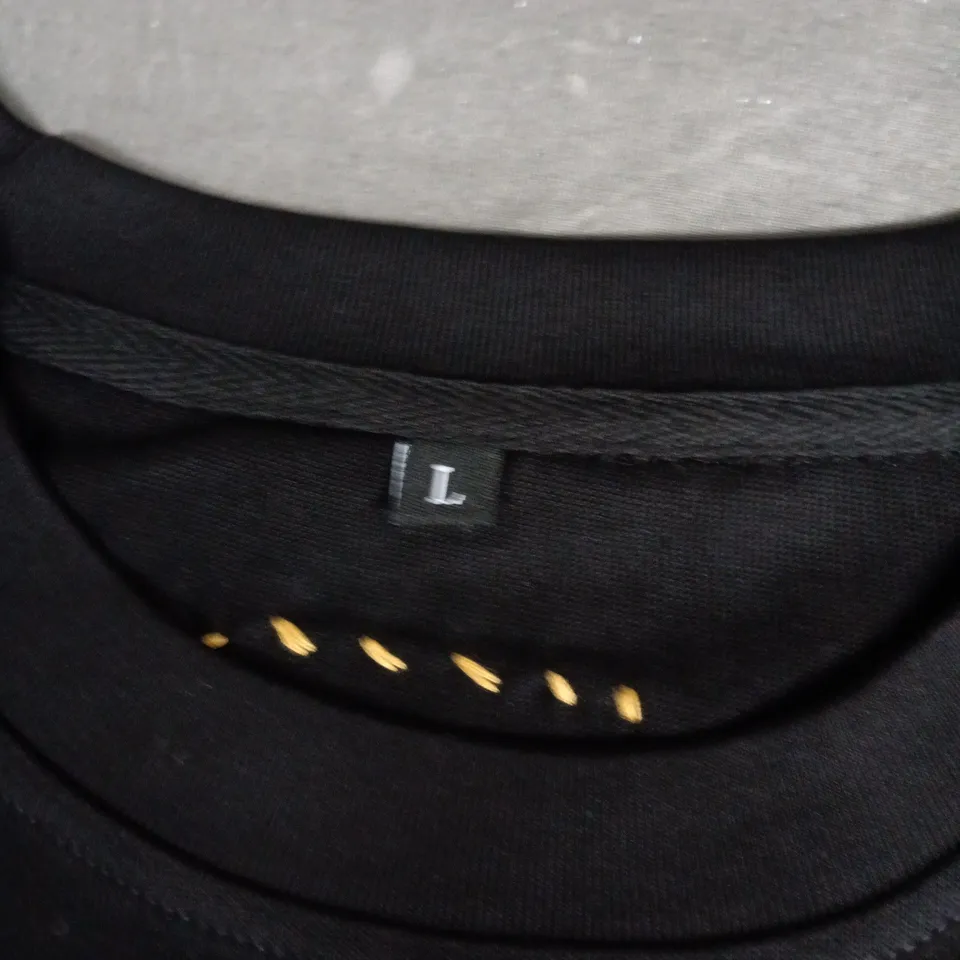 DIRTBAG BLACK T-SHIRT WITH MULTICOLOURED FOOTPRINT GRAPHIC – SIZE L