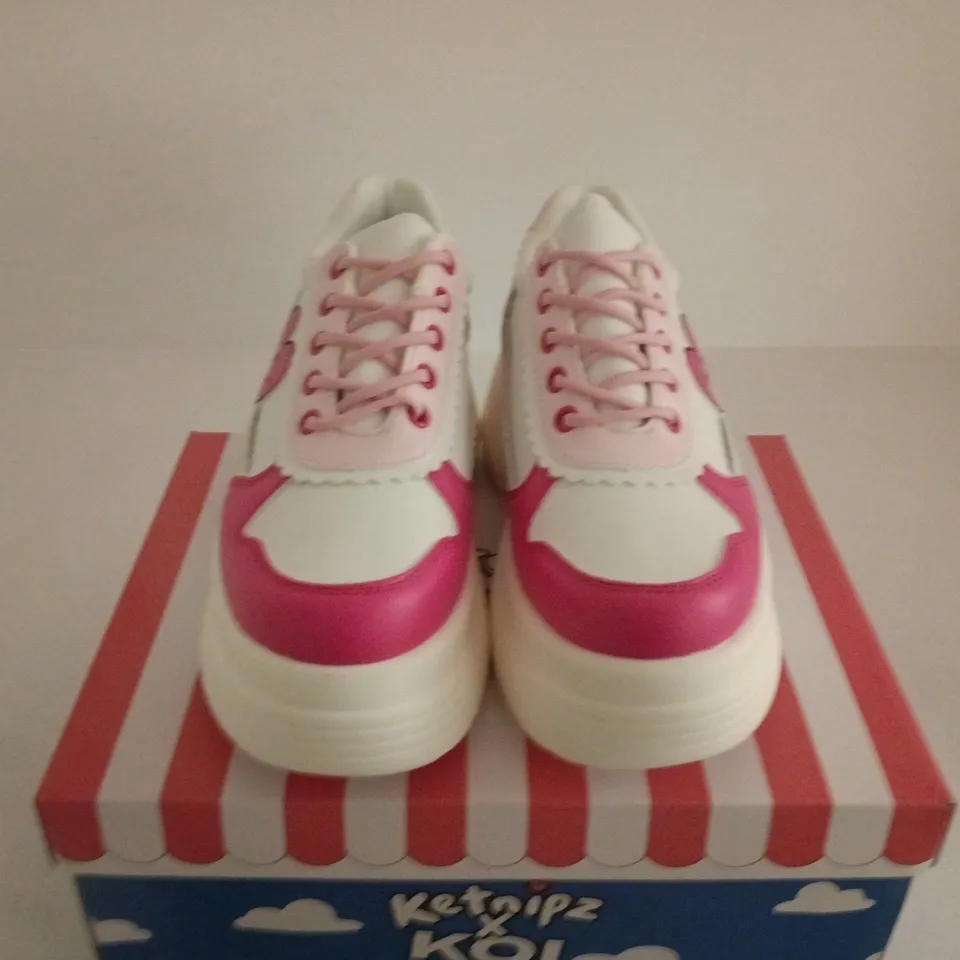 BOXED PAIR OF KETNIPZ X KOI LOVEABLE ANTICS TRAINERS - PINK - US SIZE 8