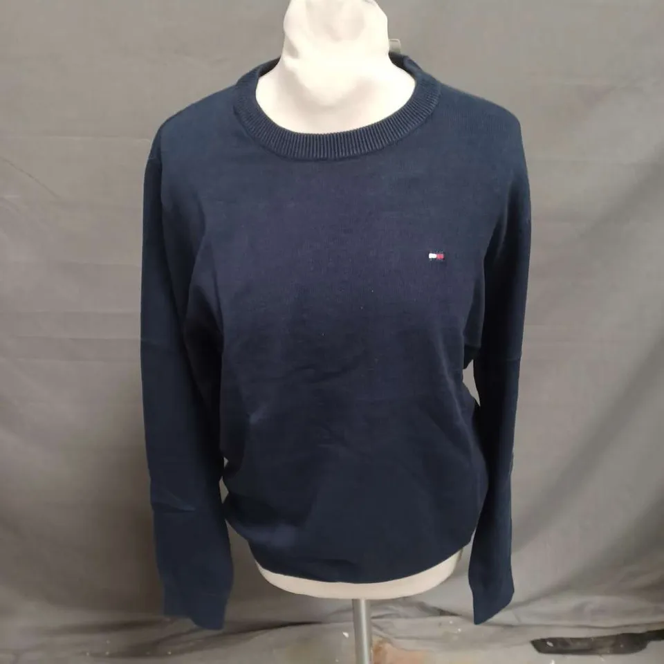 TOMMY HILFIGER CREW SWEATER IN NAVY SIZE M