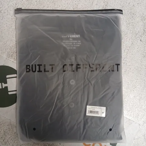 BAGGED BUILT DIFFERENT POLO T-SHIRT IN BLACK SIZE 3XL