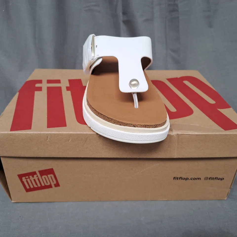 BOXED PAIR OF FITFLOP GEN-FF BUCKLE LEATHER TOE-POST SANDALS IN WHITE UK SIZE 3