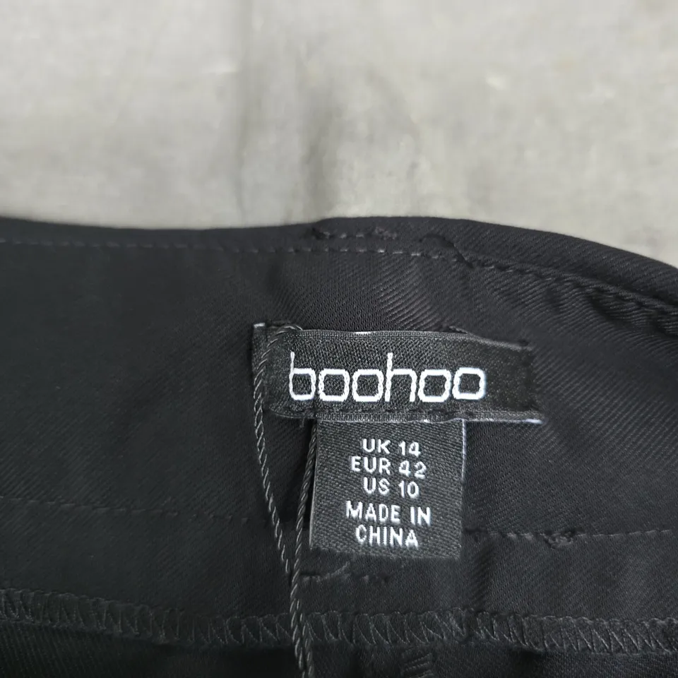 BOOHOO BLACK WOMEN'S TROUSERS – UK 14 (EU 42; US 10) 