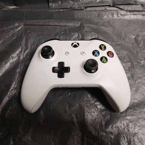 MICROSOFT XBOX ONE WIRELESS CONTROLLER – WHITE