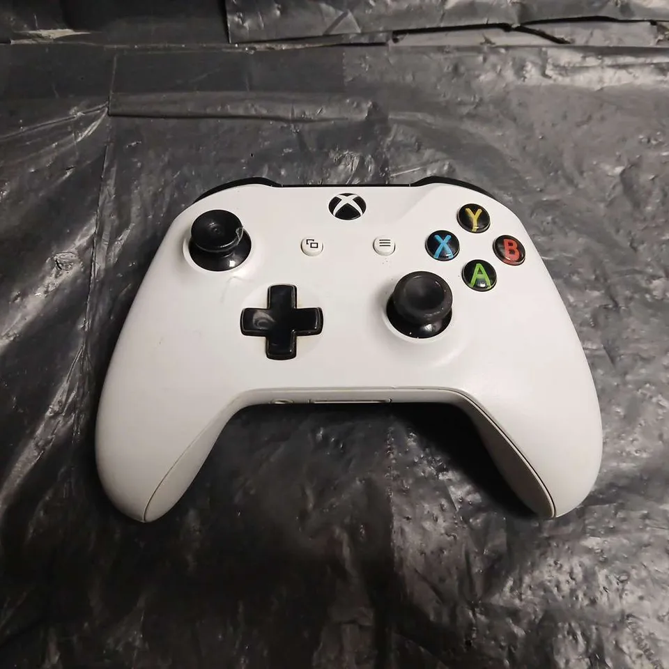 MICROSOFT XBOX ONE WIRELESS CONTROLLER – WHITE