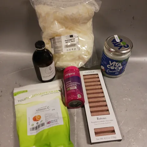APPROXIMATELY 10 ASSORTED FOOD/DRINK PRODUCTS TO INCLUDE SOYA WAX, HOTEL CHOCOLAT BATONS, COCONUT OIL ETC